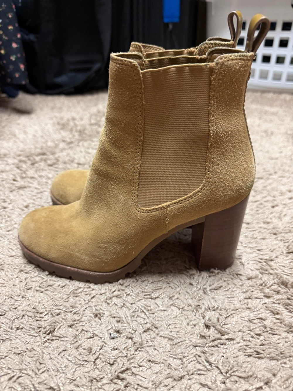 Women's Suede Chelsea Boots in Tan